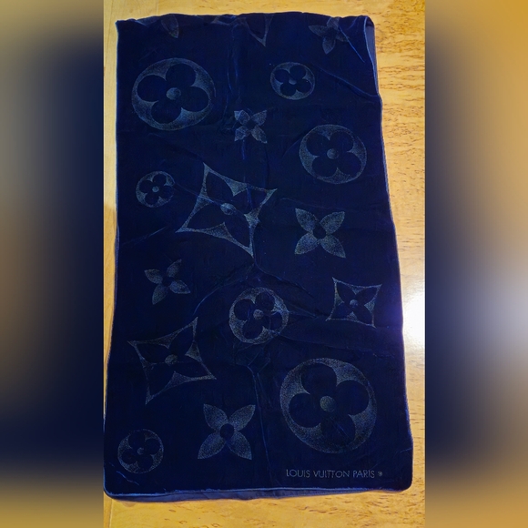 Louis Vuitton unisex silk and velvet scarf - Picture 6 of 11